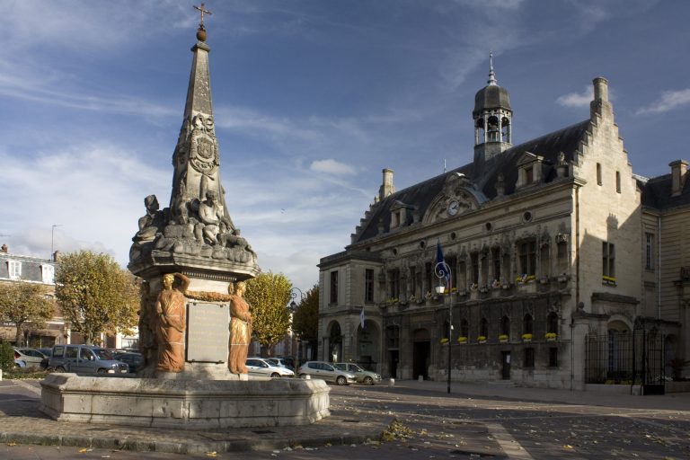 Noyon (60400)